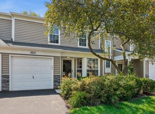 1651 College Green Dr, Elgin, IL 60123