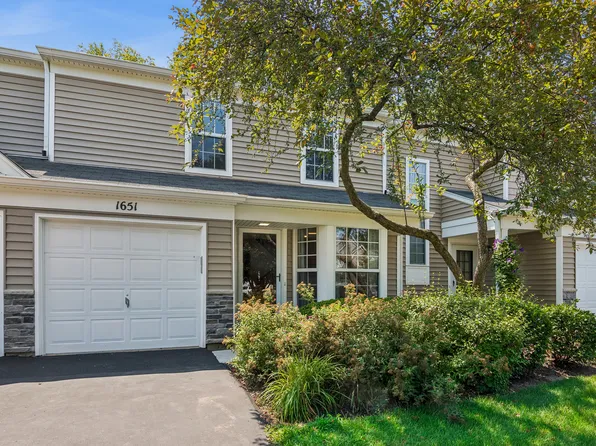 1651 College Green Dr, Elgin, IL 60123