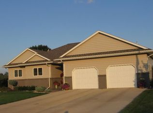 907 4th Ave SE, Pipestone, MN 56164