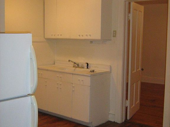 4th image of 2902 N Seeley Ave #2
