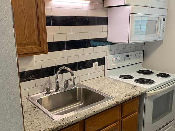 4th image of 2304 N Chandler Dr W