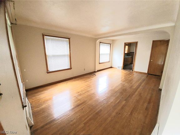 5th image of 3095 W 136th St