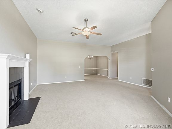 5th image of 3827 W Galveston Pl