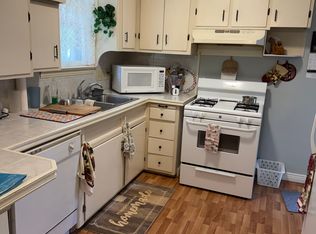 1752 Brainard Rd, Lyndhurst, OH 44124