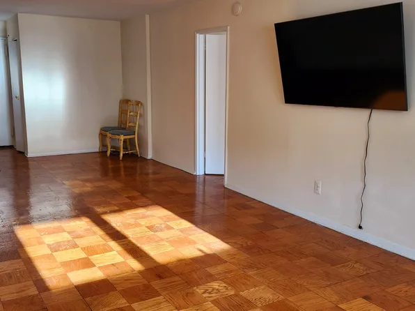 (undisclosed Address), Long Beach, NY 11561