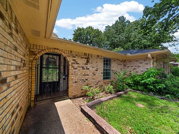 3rd image of 3908 Wakefield Dr