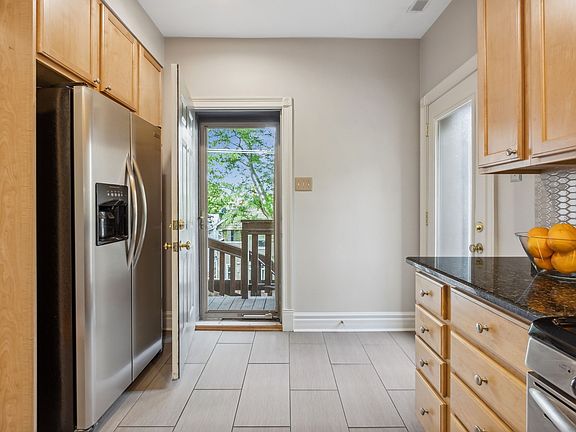 5th image of 4444 N Wolcott Ave APT 3B