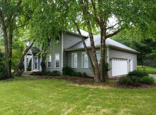 1914 Blue Pine Dr, Crystal Lake, IL 60012