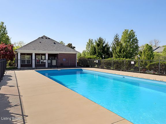 2nd image of 2607 Bradford Commons Dr Unit 204