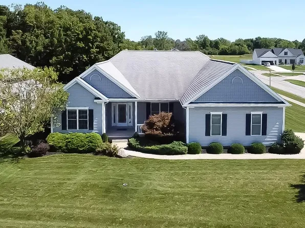 738 Walnut Ridge Ln, Sandusky, OH 44870