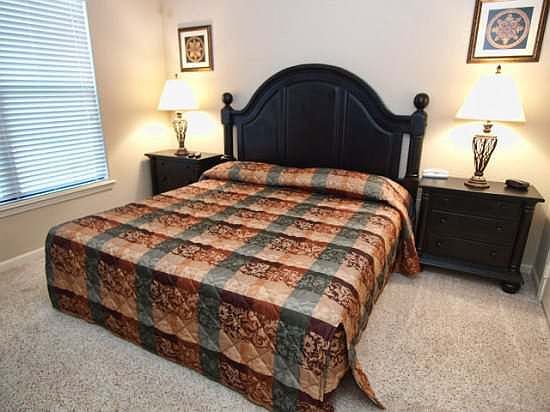 BP3C924-king-master-bedroom