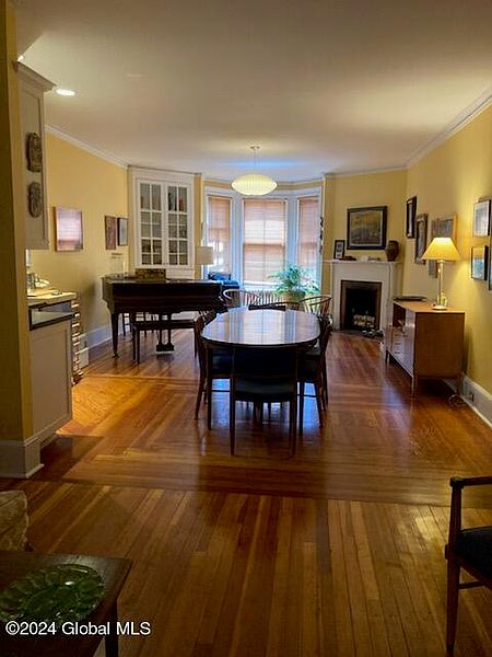 5th image of 144 Chestnut Street