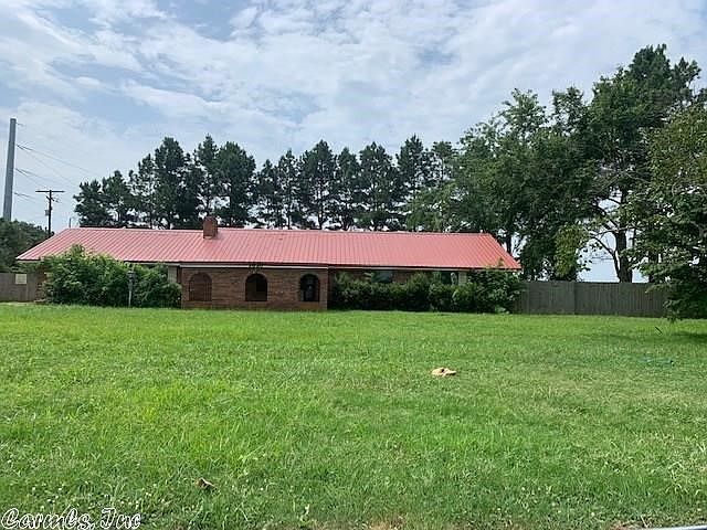 2nd image of 2820 Campbell Ln