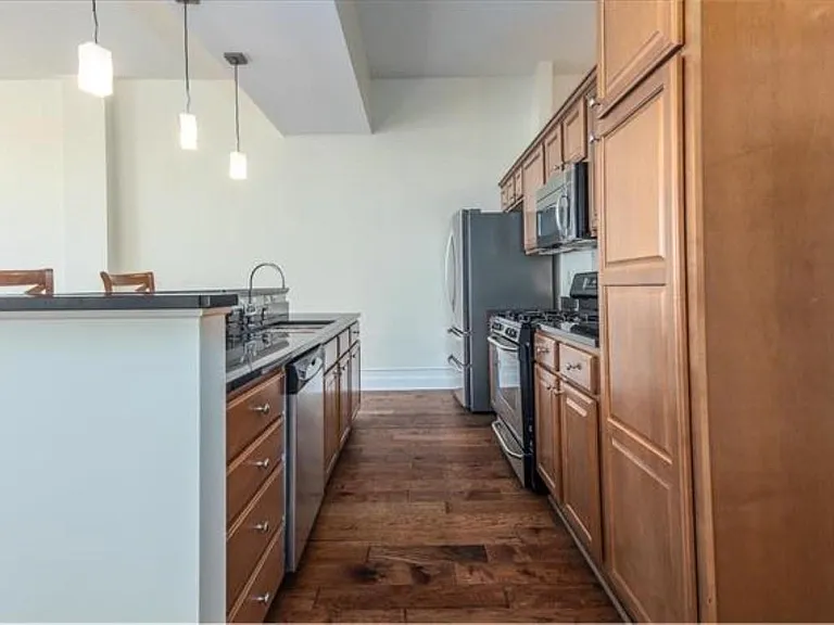648 Riverside Dr #319 — Photo 6