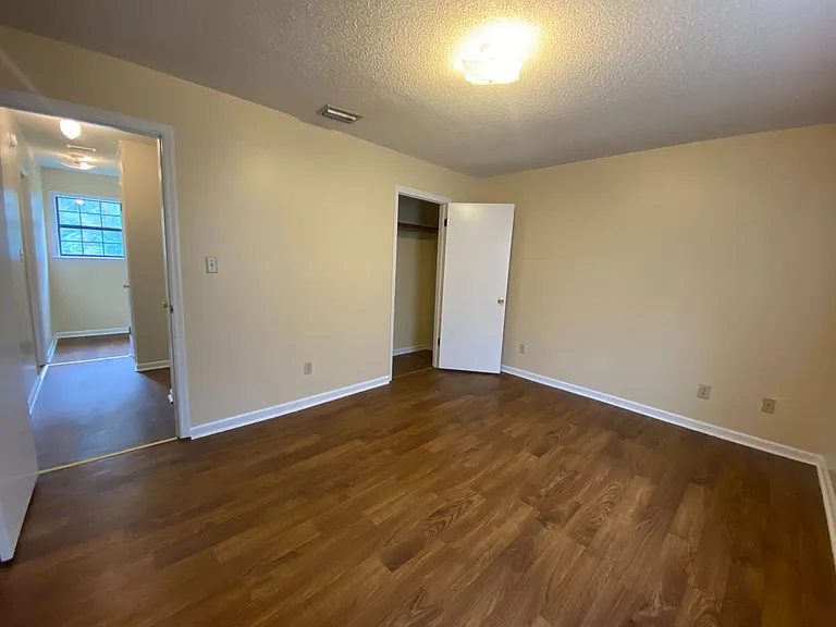 6111 Vinnie Dr — Photo 9