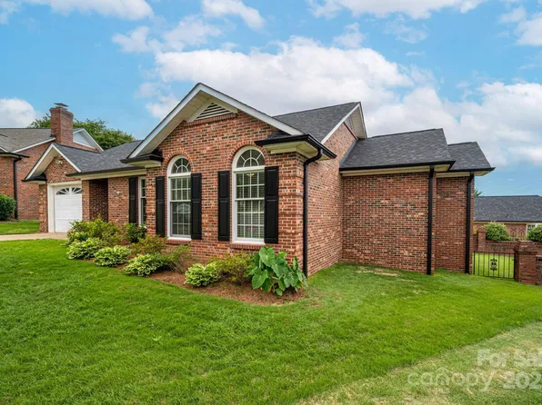 1909 Wexford Ct, Gastonia, NC 28054