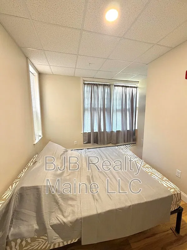 1 bed, 1.0 bath, 384 sqft, $1,650 — Photo 2