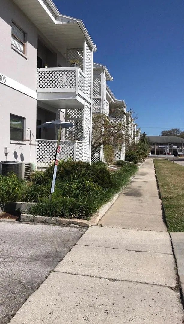 4405 W Fair Oaks Ave — Photo 2