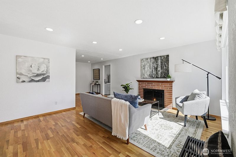 5th image of 4222 SE 3rd Street