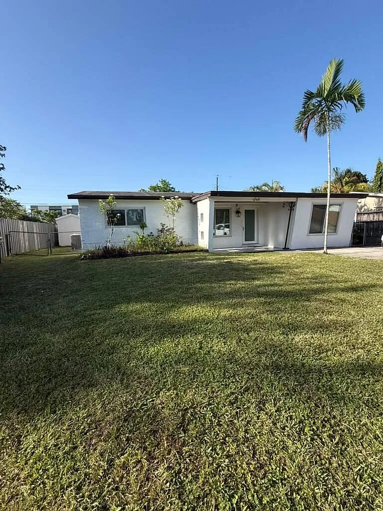 4 bed, 2.0 bath, 1409 sqft, $3,300 — Photo 1