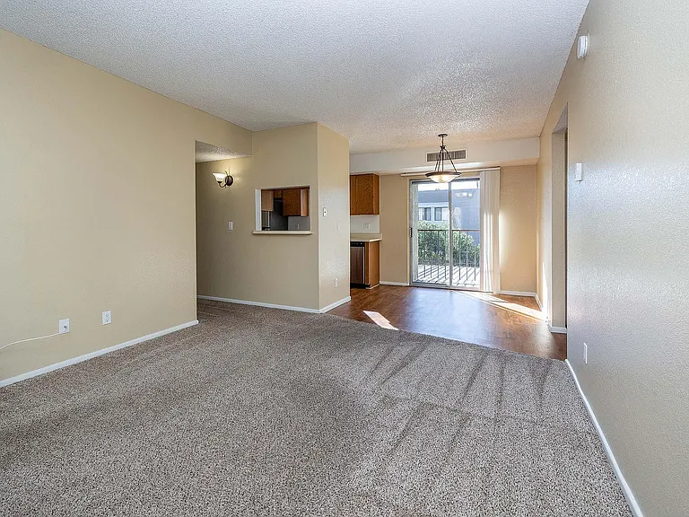 Broadway_Proper-_2X2_Living_Room_650325