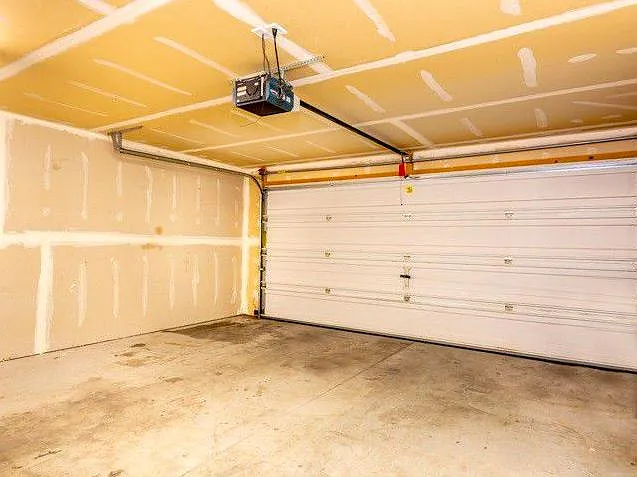 694 Bayberry Ct — Photo 12