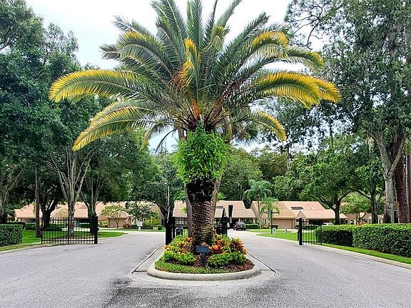 4th image of 3196 Jademoor Cir