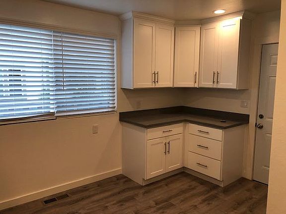 4th image of 853 Channing Ave
