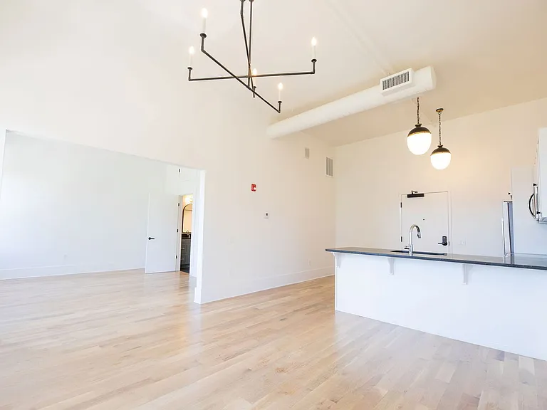 582 Mulberry St — Photo 22