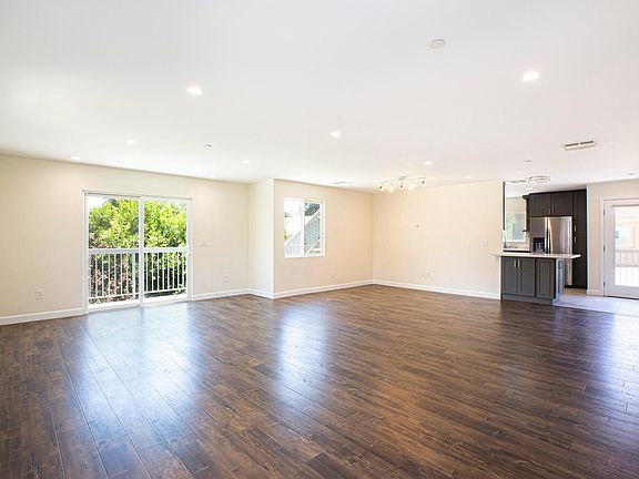 4th image of 240 W Linden Ave #202