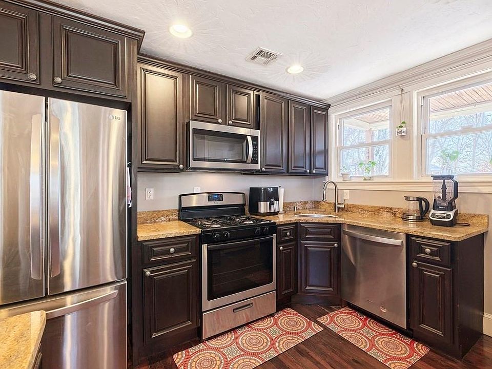 1st image of 15 Ronan St #3