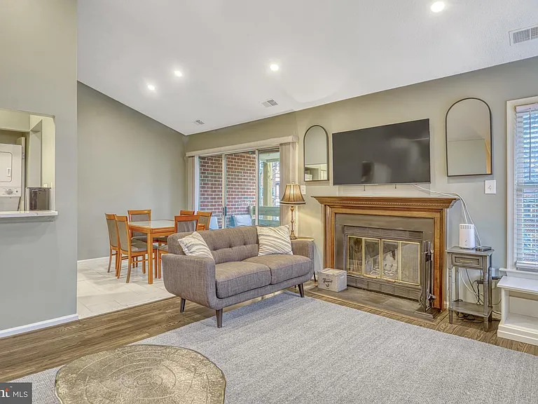 7598 N Lakeside Village Dr — Photo 5