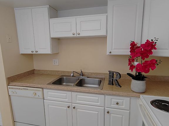 4th image of 6328 Newtown Cir APT A3