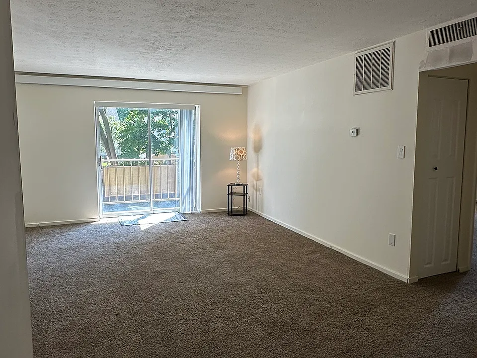 1 Bedroom 1 Bathroom- Living Room