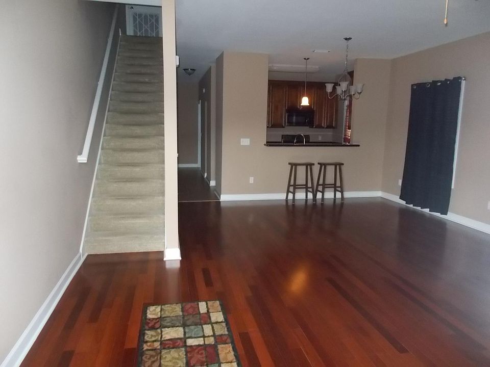 2nd image of 324 Stratford Dr