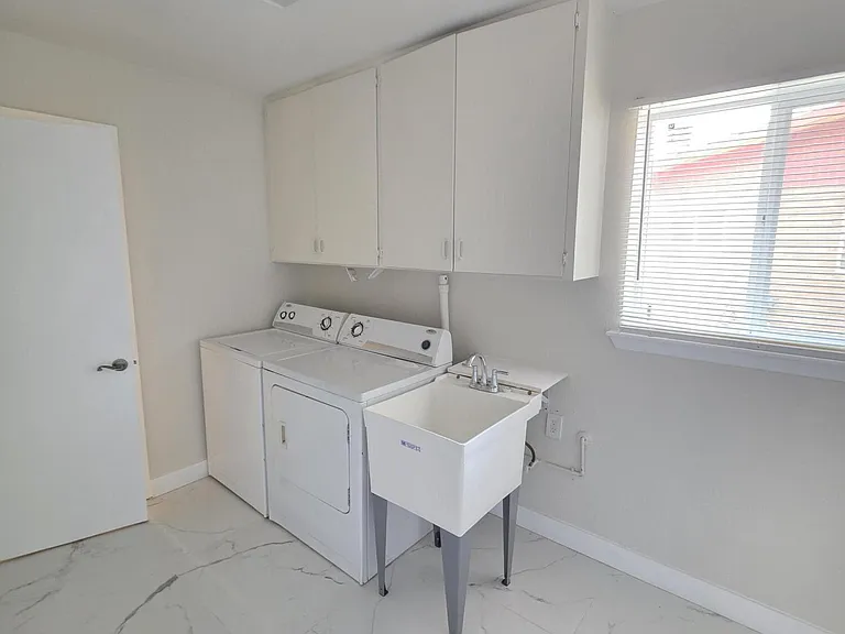 302 Quincy Ave — Photo 31