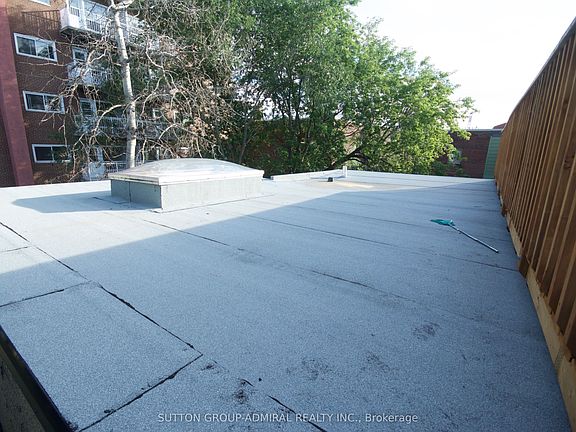 4th image of 162 Daly Ave