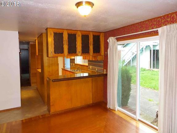 5th image of 10317 NE 50th Ave