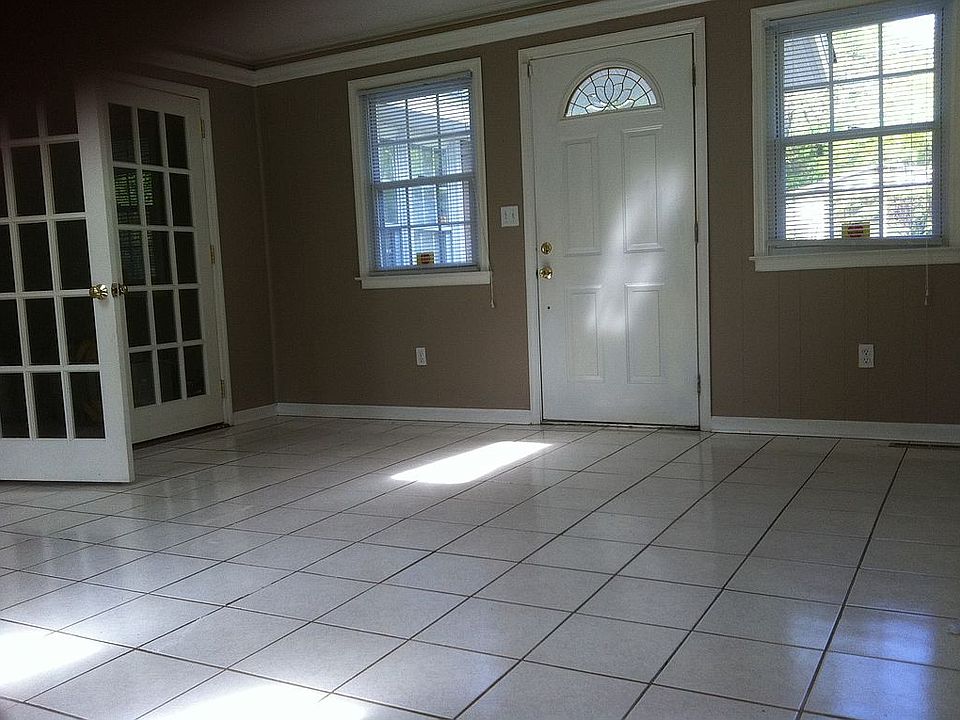 2nd image of 1205 Idlewild Dr