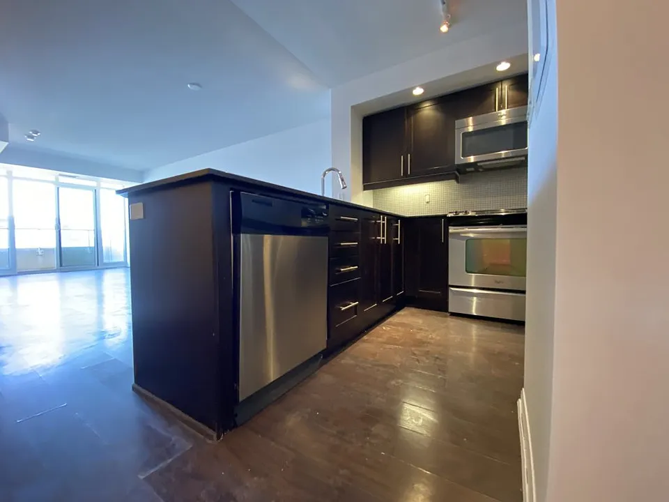 85 E Liberty St #1002