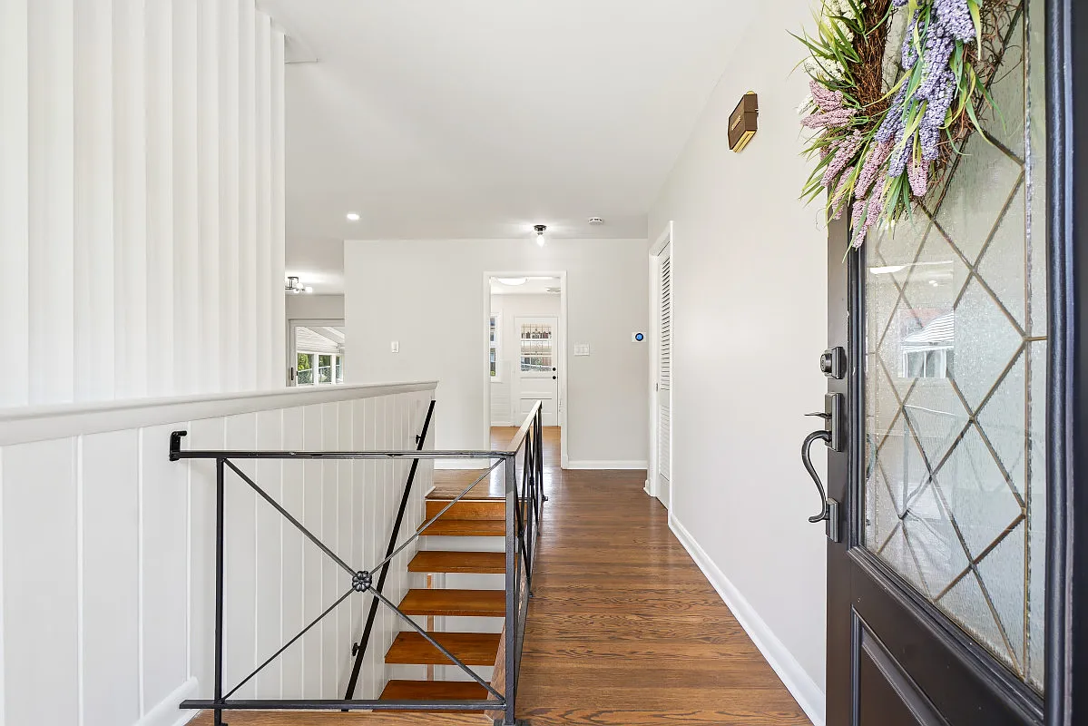 1446 Roxanna Rd NW — Photo 3