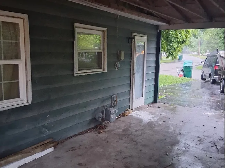 500 Saint Thomas Ln — Photo 2