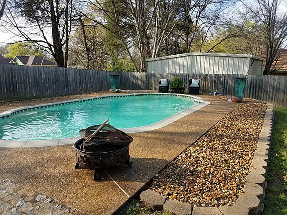 3rd image of 801 Bradley Dr