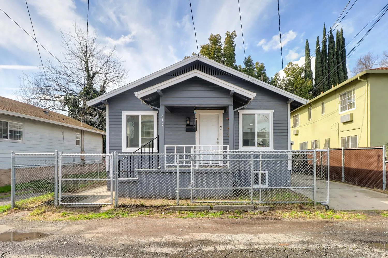 816 Oak St photo 1