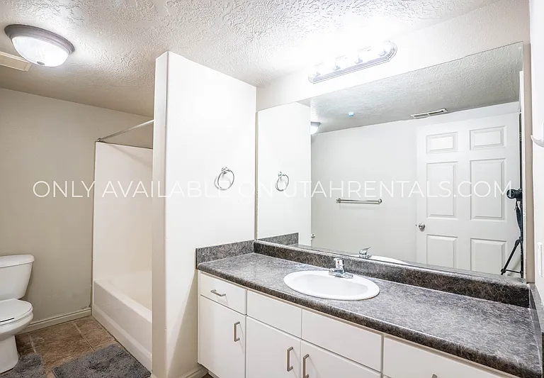 884 E 700 N #E1-1 — Photo 13