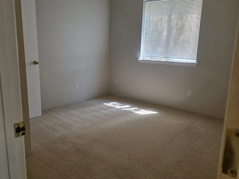 423 S Peach St #2 — Photo 8
