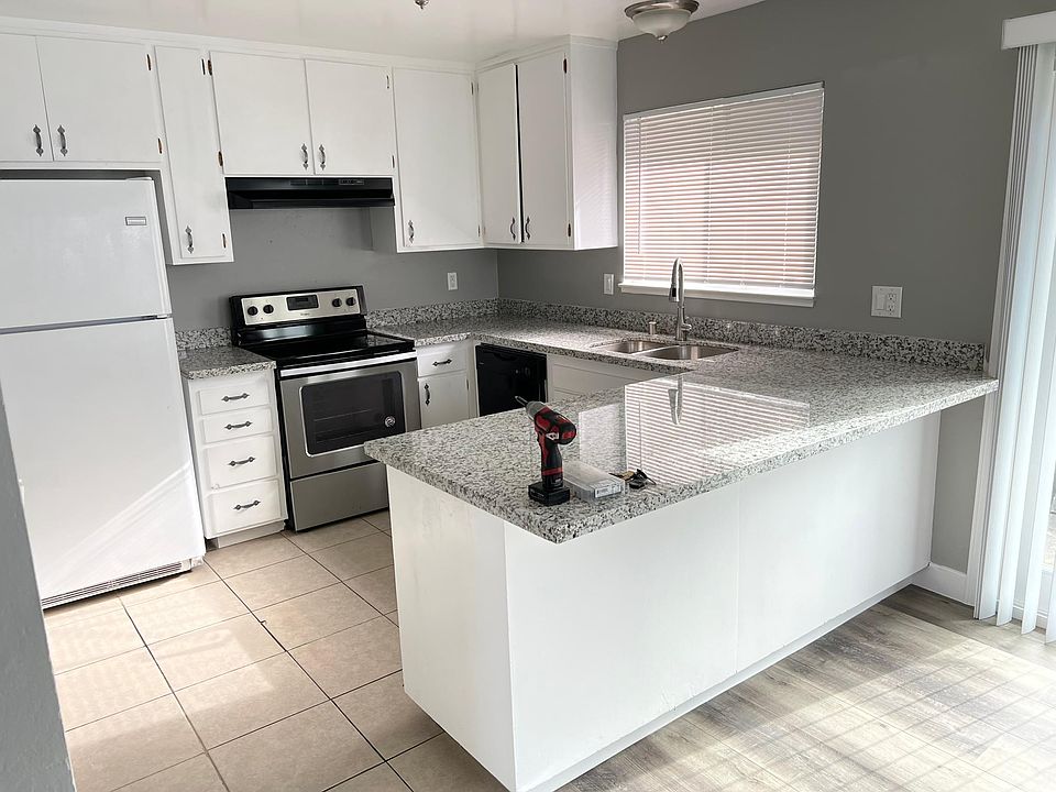 1st image of 26 S Lake Dr APT 1