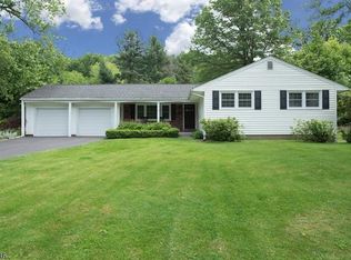 8 Hamilton Ln, Basking Ridge, NJ 07920