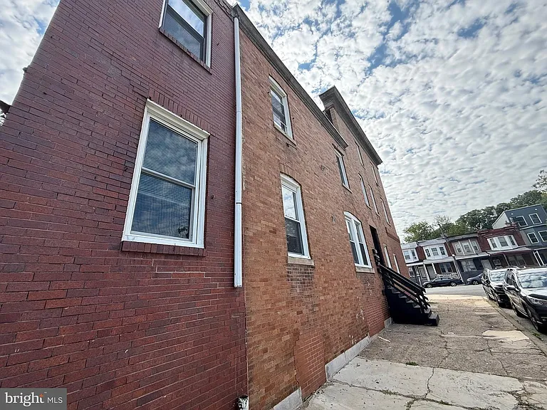 1945 W Hunting Park Ave #1FR — Photo 3