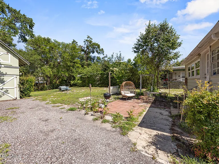 2137 Jackson St — Photo 27